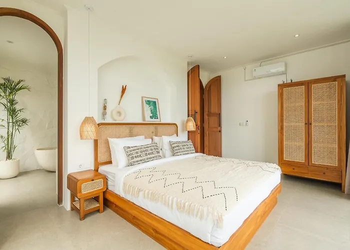 Modern 3 Bedroom In The Heart Of * Canggu (Bali)