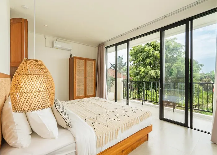 Modern 3 Bedroom In The Heart Of * Canggu (Bali)