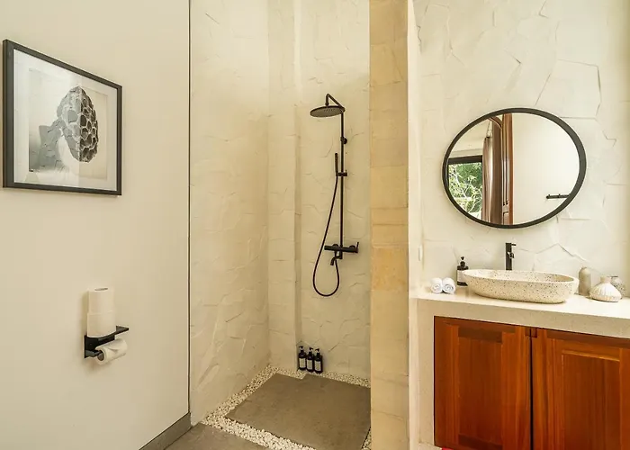 Modern 3 Bedroom In The Heart Of Canggu (Bali)