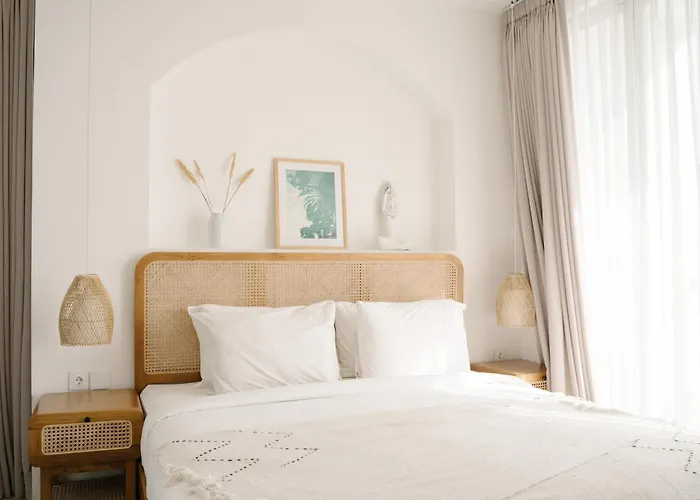 Modern 3 Bedroom In The Heart Of * Canggu (Bali)