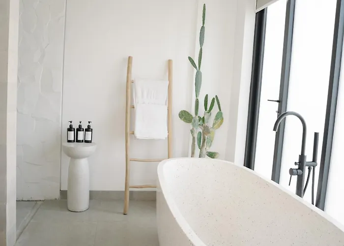 Modern 3 Bedroom In The Heart Of Villa *