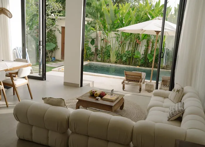 Modern 3 Bedroom In The Heart Of * Canggu (Bali)